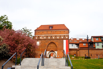 Gotycka brama od strony bulwaru, Toruń, Polska