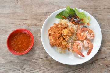 fried shrimp garlic and egg omelet with plain rice couple salad on plate dipping spicy chili sauce cup