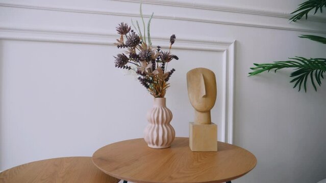 Elegant vase resting on wooden table. Simple wooden table topped with floral vase. Wooden table adorned by a delicate vase. Rustic vase displayed on a wooden table. Vibrant vase sitting gracefully on 
