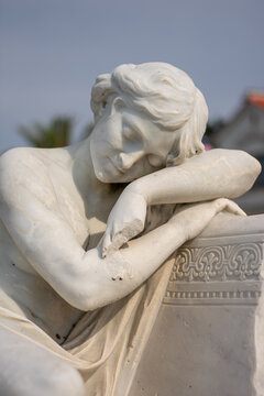 "El sue&ntilde;o" escultura de Carrasco Uruguay