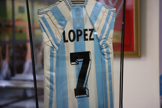 Claudio Piojo Lopez T-shirt. Argentine national team jersey exhibited at the Provincial Sports Museum of the Kempes Stadium in C&oacute;rdoba, Argentina. Number 7 light blue and white Copa Am&eacute;rica shirt
