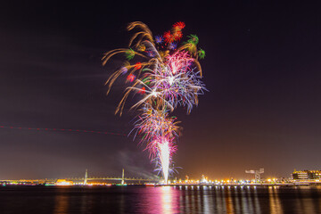  横浜みなとみらいの花火