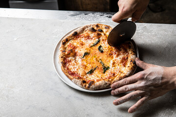 Cutting Pizza ピザ