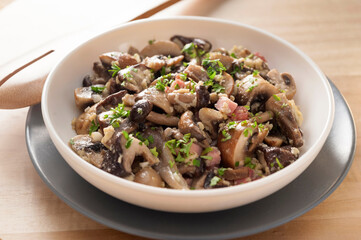 scrambled eggs with mushrooms