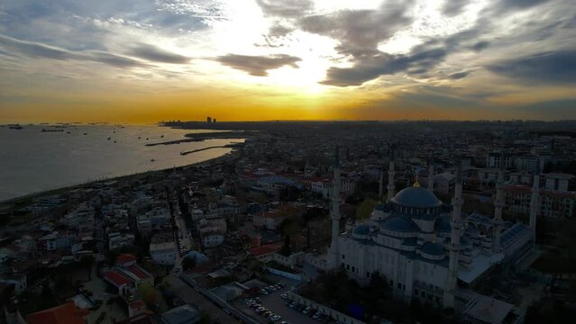 Paisaje de Estambul,Turquia con la mezquita azul a la derecha