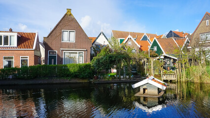 Obraz premium Beautiful wooden houses. Typical small Dutch houses facades in Volendam, Netherlands