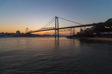 Obraz premium pôr-do-sol ponte Hercílio luz de Florianopolis Santa Catarina Brasil Florianópolis