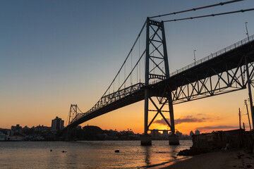 p&ocirc;r-do-sol ponte Herc&iacute;lio luz de Florianopolis Santa Catarina Brasil Florian&oacute;polis