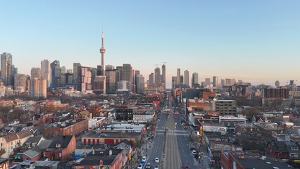 Naklejka premium The amazing city of Toronto Canada from above in the evening - TORONTO, CANADA - APRIL 17, 2024