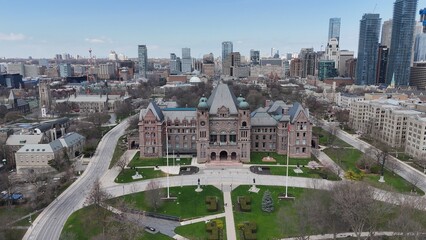 Naklejka premium Aerial view over to University of Toronto Canada - TORONTO, CANADA - APRIL 17, 2024