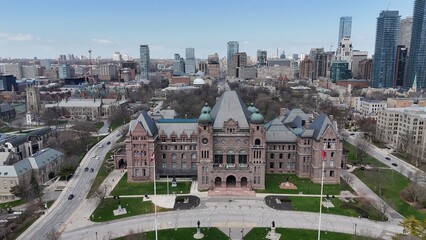 Naklejka premium Aerial view over to University of Toronto Canada - TORONTO, CANADA - APRIL 17, 2024
