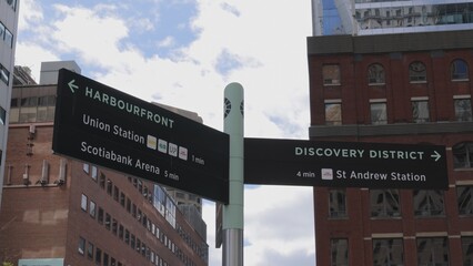 Obraz premium Harbourfront and Discovery District street sign in Toronto - TORONTO, CANADA - APRIL 15, 2024