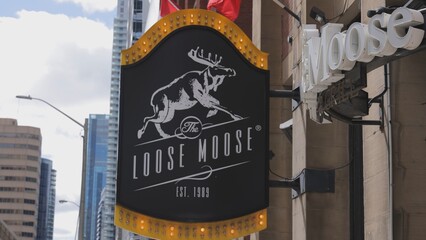 Naklejka premium Famous loose moose pub in Toronto - TORONTO, CANADA - APRIL 15, 2024