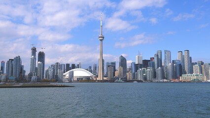 Naklejka premium View over the Toronto skyline from lake Ontario - TORONTO, CANADA - APRIL 15, 2024
