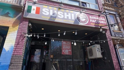 Obraz premium Mexican sushi restaurant at Kensington market in Toronto - TORONTO, ONTARIO - APRIL 15, 2024
