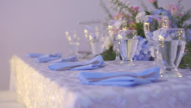 movement of glasses being out of focus