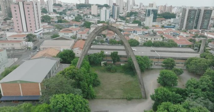 Curious to see Sorocaba from a different perspective? Check out our aerial video captured with a drone! Explore the city, and don't miss the chance to see the famous Aranha do Vergueiro from a whole n
