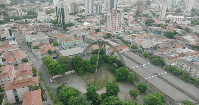 Curious to see Sorocaba from a different perspective? Check out our aerial video captured with a drone! Explore the city, and don't miss the chance to see the famous Aranha do Vergueiro from a whole n