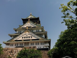 Fototapeta premium Osaka Castle in Japan with clear blue sky