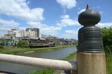 五条大橋　鴨川j恐竜を望む　京都市