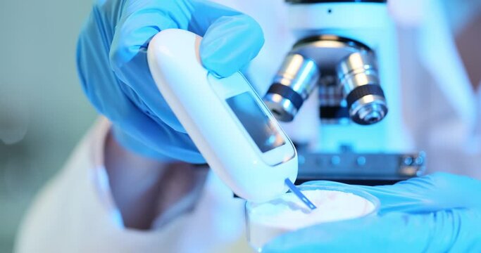 Chemist uses chemical sensor for quantitative analysis