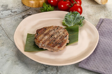 Grilled tuna medallion in the plate