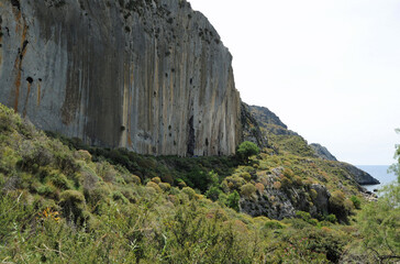 La falaise de Plakias près de Spili en Crète