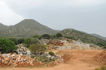 Carrière de marbre près du village de Damasta près de Gazi en Crète
