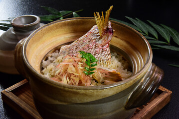 日本料理　鯛の土鍋ご飯