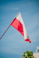 Polska flaga na tle nieba © rozentuzjazmowany