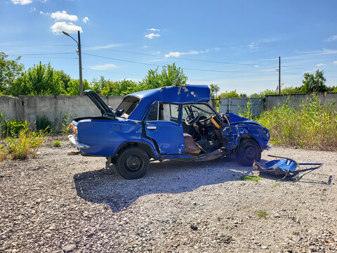 Road car accident. The car crashed. The car damege. The wheel came off. Broken minibus. Overturned car.  The car overturned. The car rolled over onto its roof. 