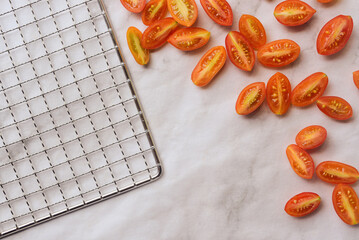slice cherry tomato with dehydrator rack preparation to make dry cherry tomato.