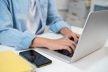 Teenage use laptop and mobile phone search data online to online learning university education.