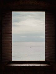 Fenêtre de fort donannt sur la mer