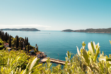 Vue sur les îles Élaphites depuis Trsteno, Croatie