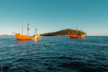Galions Tirena et Karaka en mer face à l'île de Lokrum, Dubrovnik