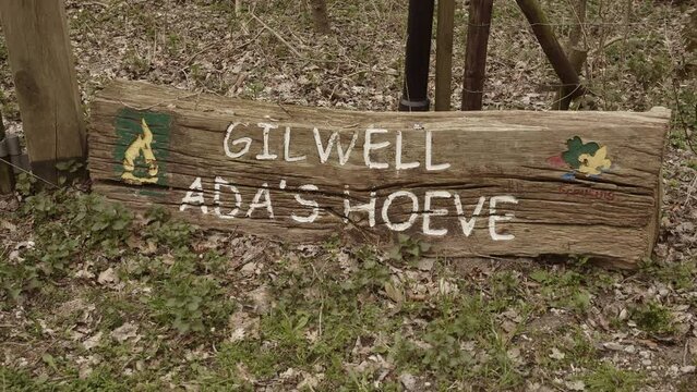 Gilwell Adas Hoeve name on a log