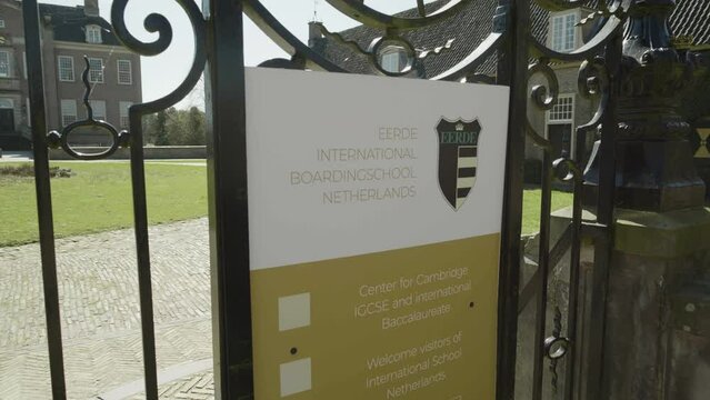 A sign on a gate outside the Eerde castle