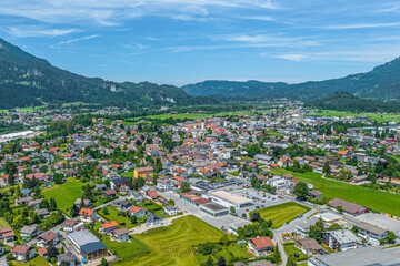Die Region um die Marktgemeinde Reutte im Tiroler Außerfern im Luftbild
