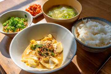 ブラインドと朝ごはん