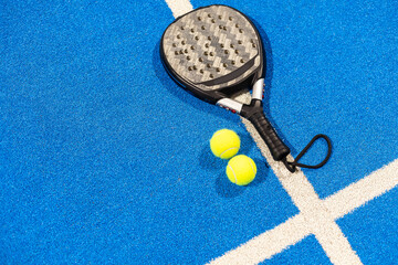 paddle tennis racket and balls on the blue paddle court - obrazy, fototapety, plakaty