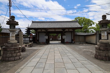  A Japanese temple in Kyoto : the scene of an entrance gate to the precincts of To-ji Temple