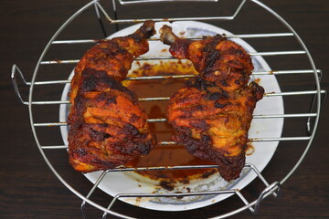Chicken pieces marinated in curd, spice and herb mixture and oven-fried. Where juicy slow-roasted. So that I get the fragrance of tandoori chicken