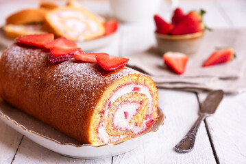Swiss roll with strawberries and cream, homemde dessert