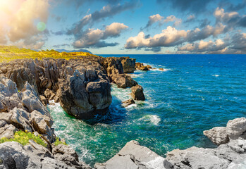 Acantilados del infierno en España,Asturias.Rocas hermosas y de ensueño en el océano.
Paisaje...