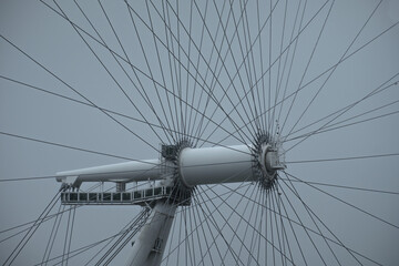 London, United Kingdom - March 20, 2023. Metal structure of a ferris wheel called The London Eye in London, England, United Kingdom - obrazy, fototapety, plakaty