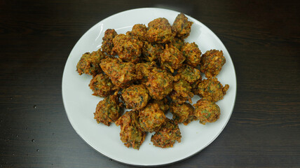 Golden-crisp vegetable cutlets and delicious vegetable pakoras are made with freshly chopped vegetables. It is fun and tasty to eat