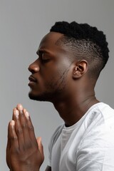 Obraz premium Man in Black Shirt Praying