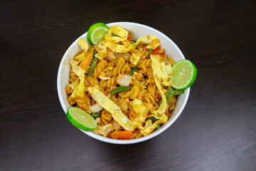 Shahi Chicken Pasta is made with chicken meat, egg, pasta, tomato, carrot, onion, lemon, garlic, green chili, cabbage and other ingredients. It is very tasty to eat and Spicy Flair