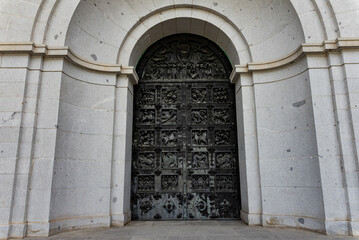 Puerta en el Valle de los Caídos en la Comunidad de Madrid